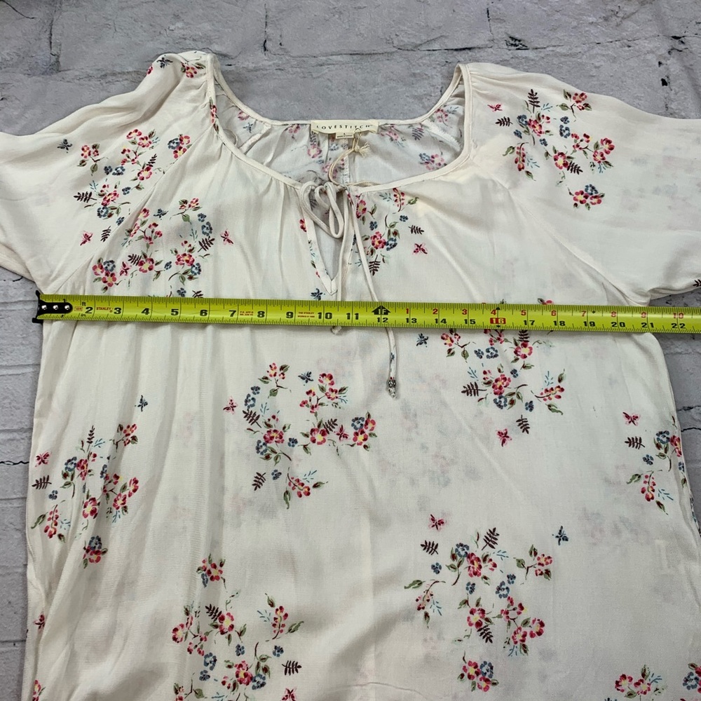 ❗️Sale ❗️ ' Floral Printed Flare Sleeve Blouse - Picture 5 of 8